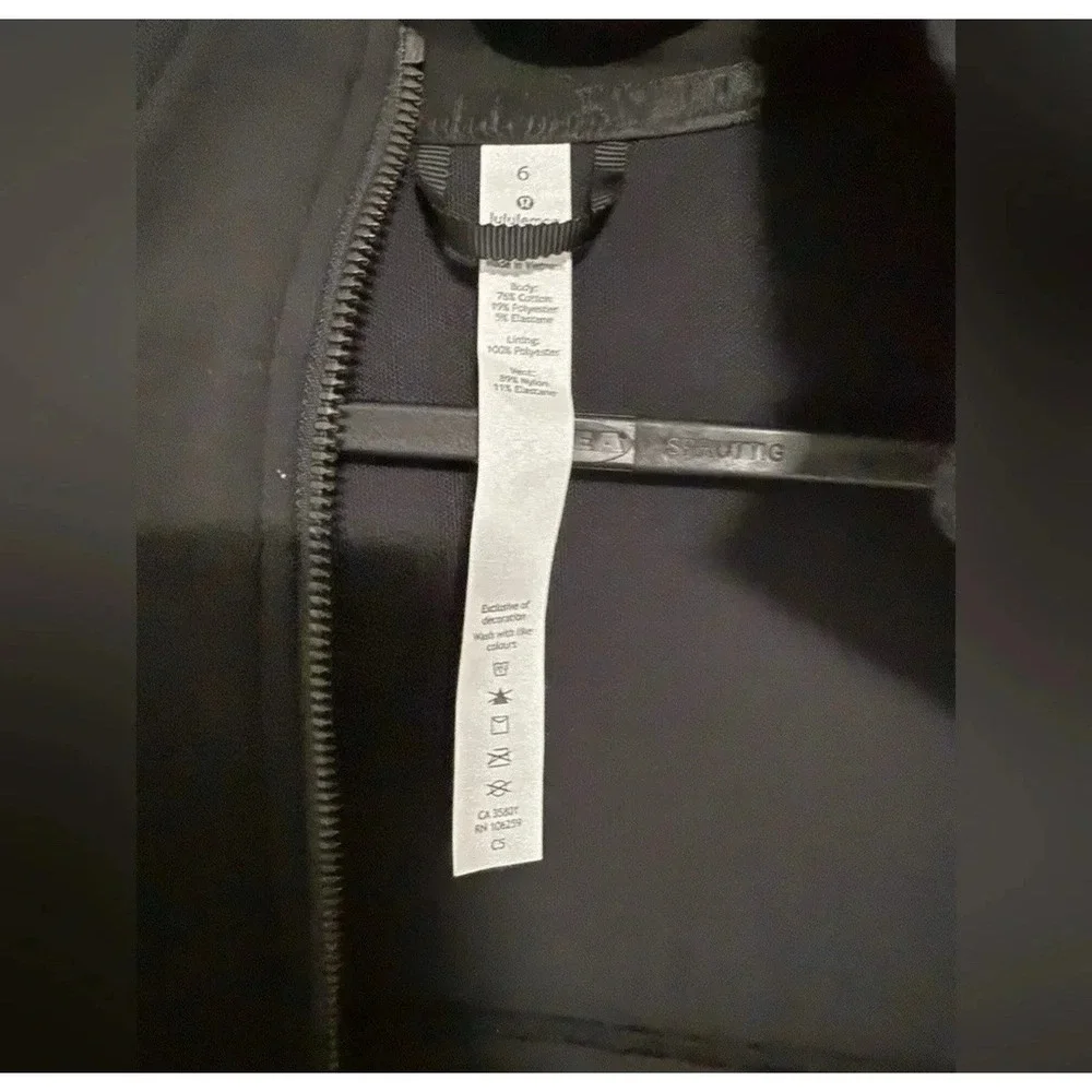 Lululemon size 6 black‎ zip up stretchy bomber jacket with breathable mesh
